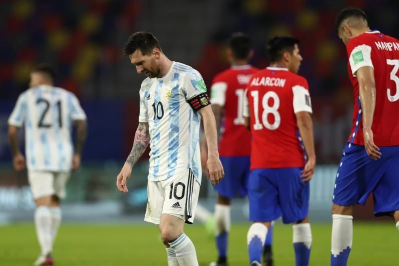 1-1. Un estelar Bravo rasca un empate de Chile en Argentina