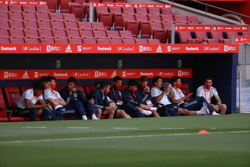 Laporte debuta en la defensa, Unai Simón sigue en la portería