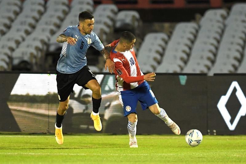 Suspensión por tiempo indeterminado a los árbitros del Uruguay-Paraguay