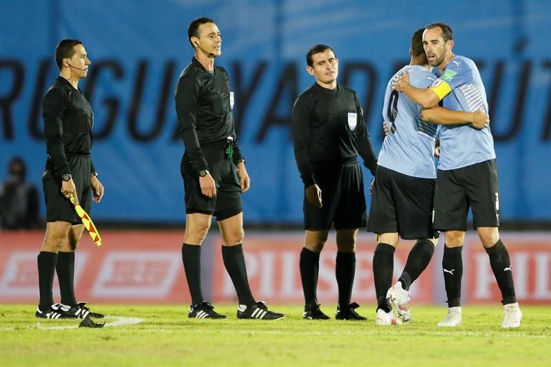 Vacunan contra la covid-19 a los futbolistas de la selección uruguaya