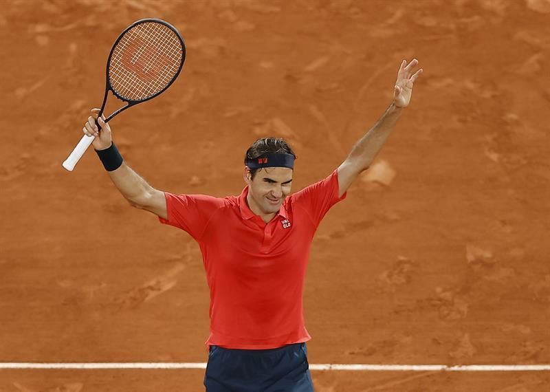 Trabajado triunfo de Federer para llegar a octavos en la madrugada parisiense