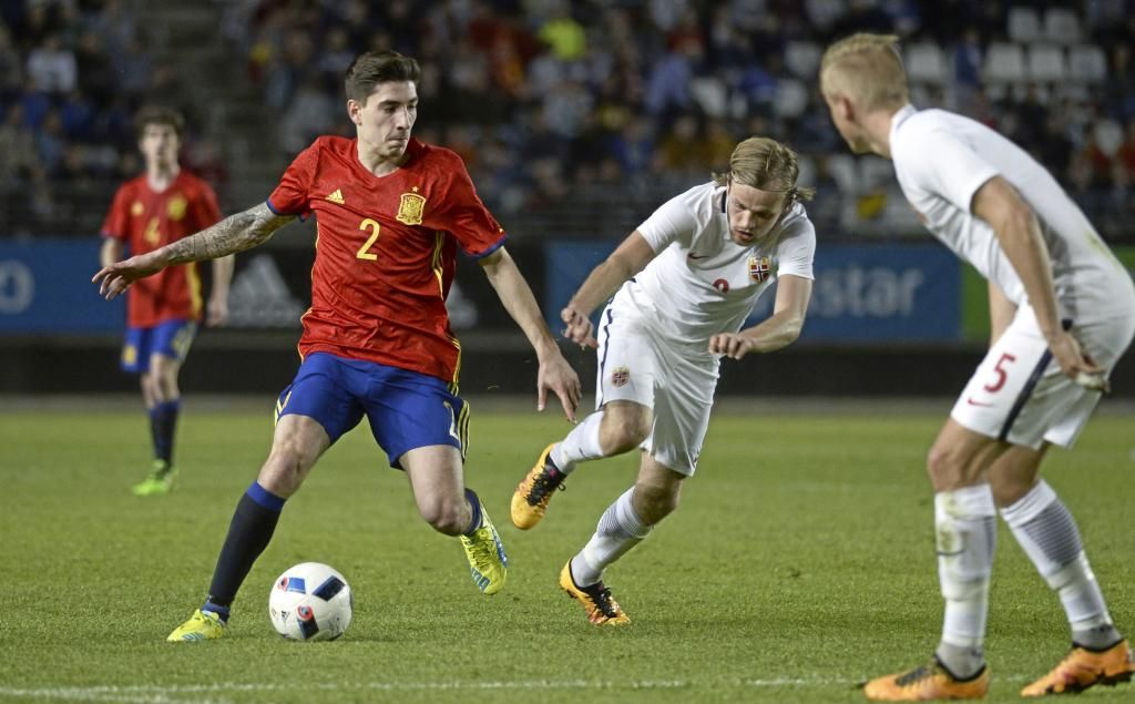 Competencia en España e Italia por Bellerín, que sigue interesando al Betis