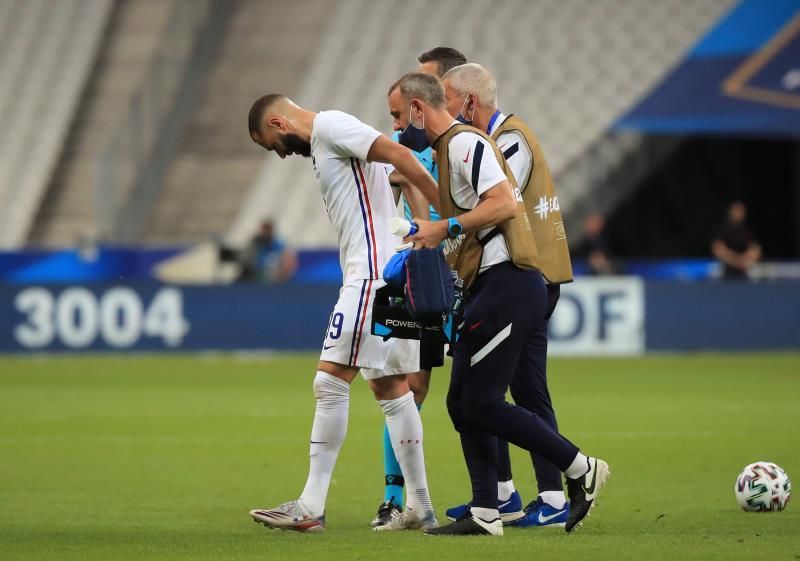 Benzema se retira con molestias en la rodilla a una semana del arranque de la Eurocopa