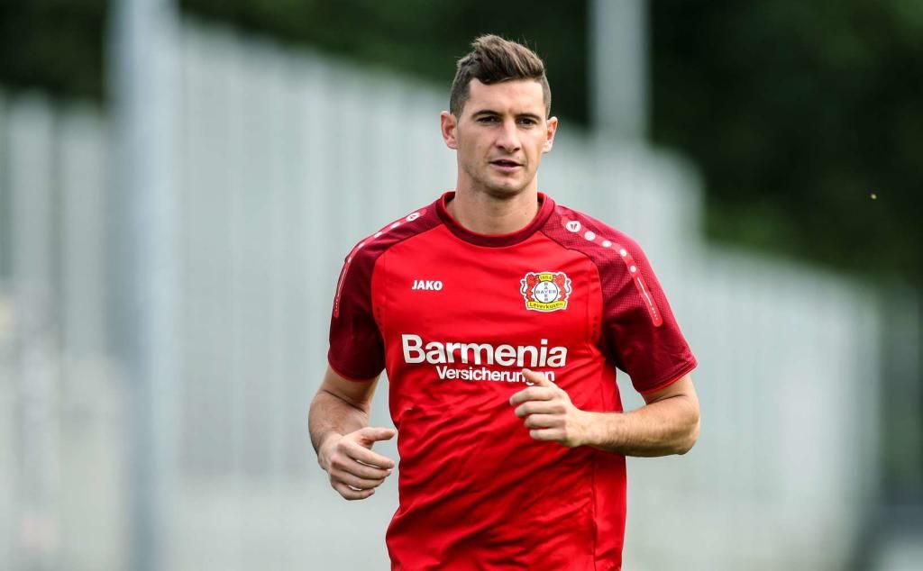 El agente de Alario admite el interés del Betis por el delantero argentino