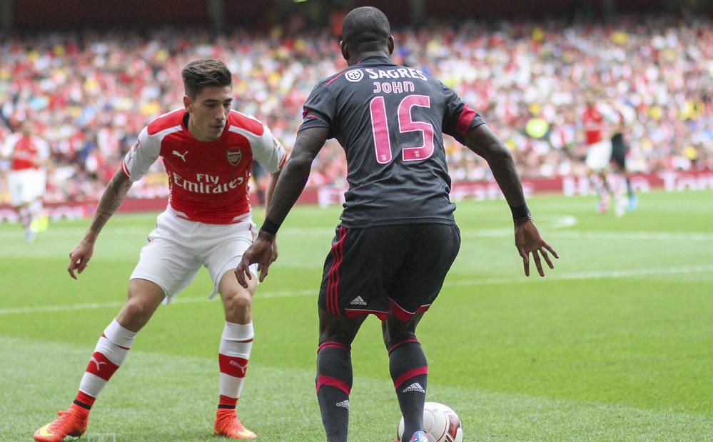 El Arsenal rebaja el precio de Bellerín y el Betis cruza los dedos