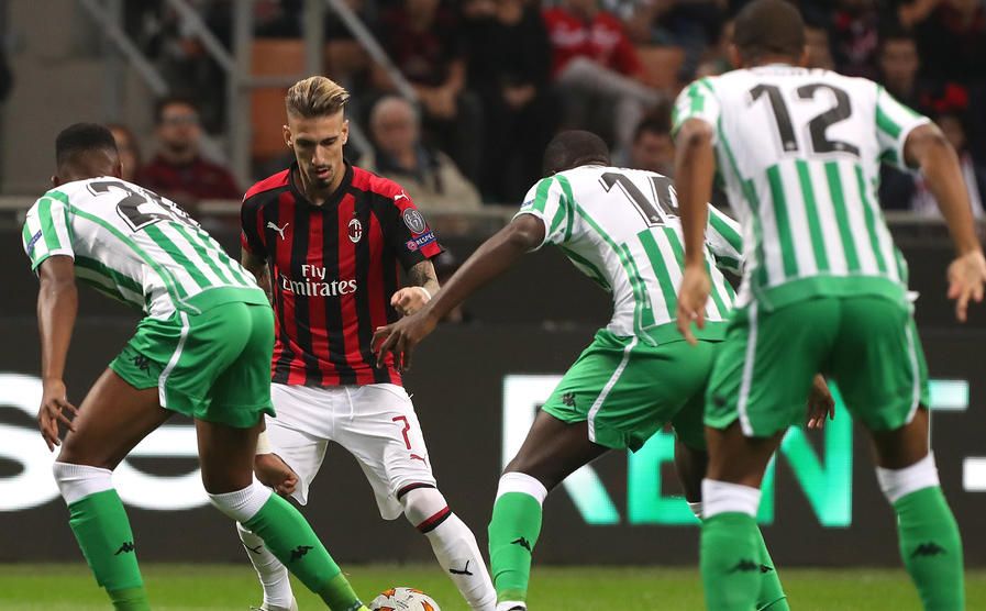 El Betis, pendiente de la ofensiva del Milan por Junior, que tiene letra pequeña