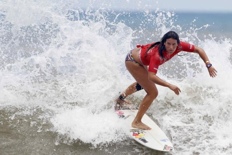 La surfista ecuatoriana 'Mimi' Barona asegura un cupo en Tokio y ahora sueña con medalla
