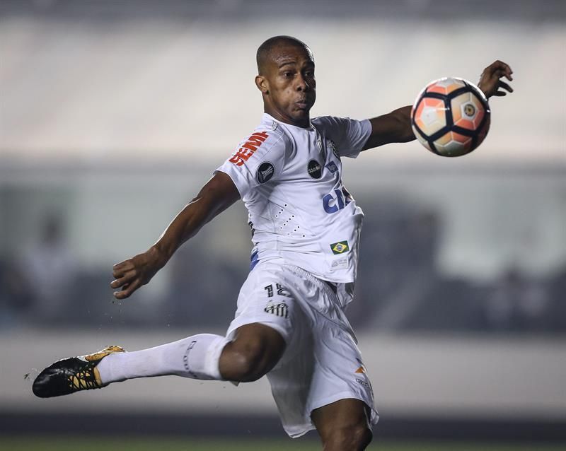 El colombiano Copete se despide del Santos como su máximo goleador extranjero