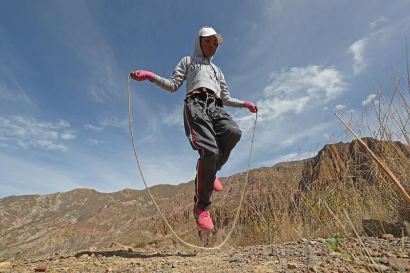 "Mano de piedra", la niña boliviana que consagra la mitad de su vida al boxeo