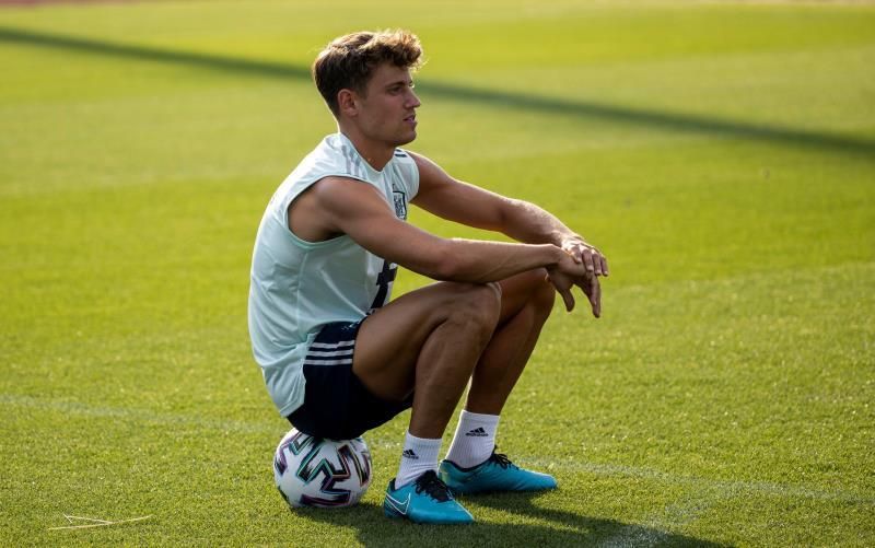 El olfato empresarial de Llorente, icono saludable de la selección