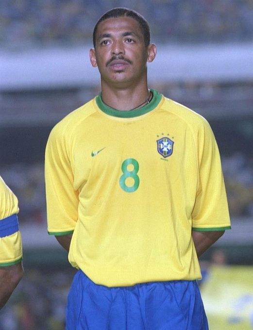 Vampeta: El sonriente campeón y "tutor" del joven Ronaldinho en Paraguay 99