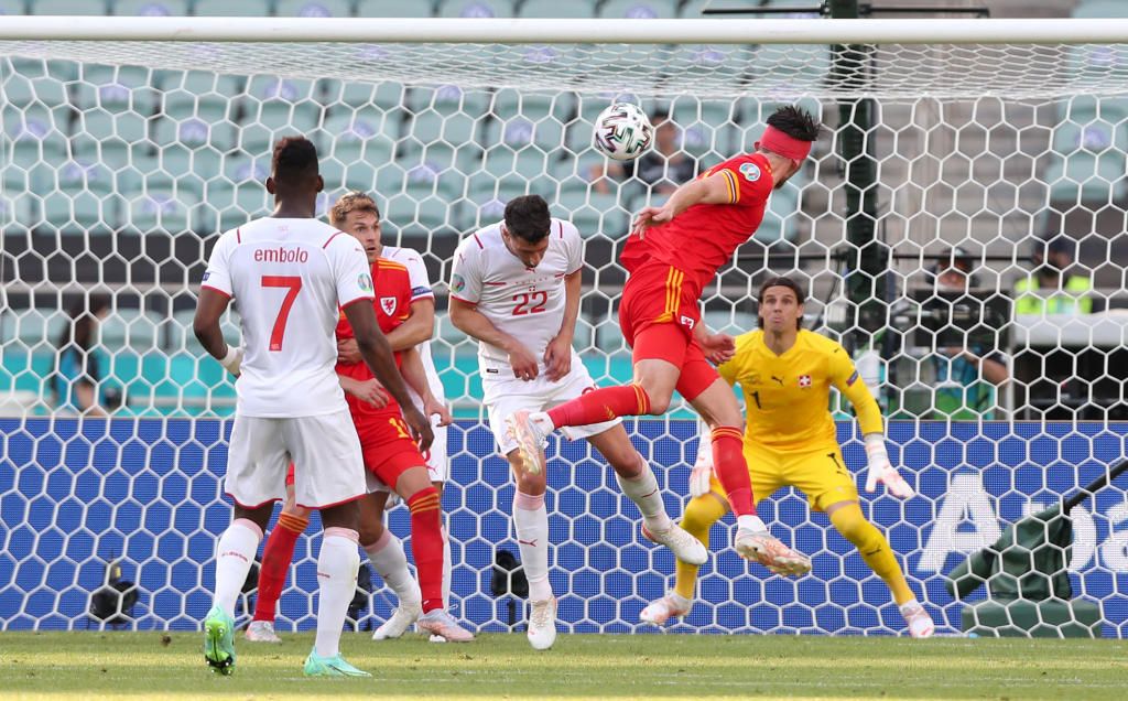 Gales 1-1 Suiza: Moore resucita a un moribundo