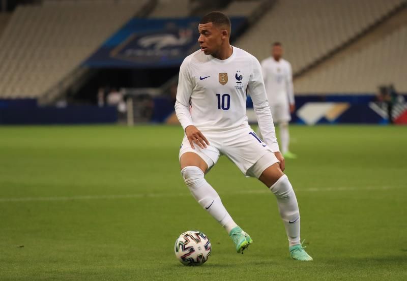 Mbappé, enigmático, dice que debe tomar "la buena decisión" sobre su futuro