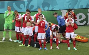 "Eriksen se encuentra despierto y estabilizado" en un hospital de Copenhague a la espera de más pruebas