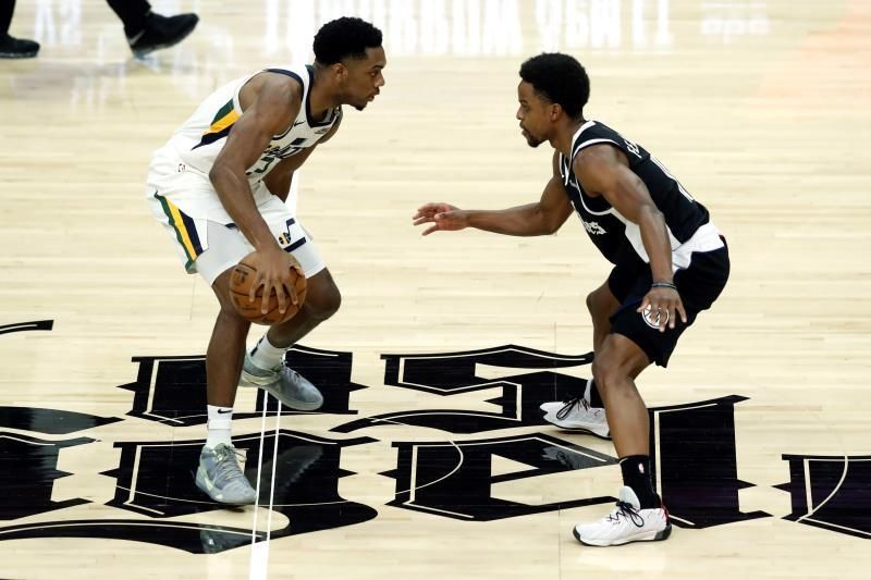 132-106: Kawhi Leonard y Paul George desarticulan a los Jazz
