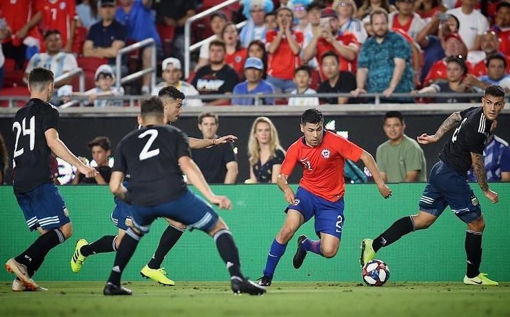 El Cádiz se adelanta al Granada y ata al pivote Tomás Alarcón