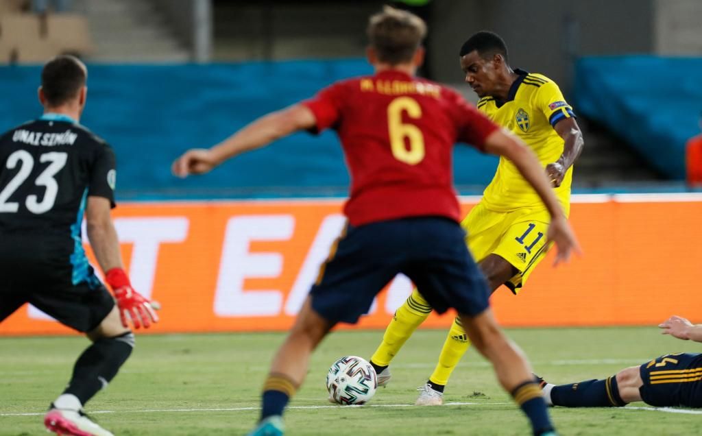 Así te contamos el España-Suecia (0-0): Olsen frustra a una 'Roja' superior pero aún sin pegada