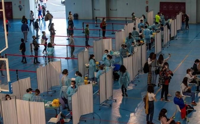 Andalucía permite desde este martes pedir cita a los menores de 40 años para vacunarse