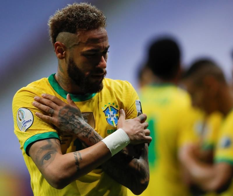 Neymar dirige la orquesta de Brasil y se queda a 10 goles de la marca de Pelé
