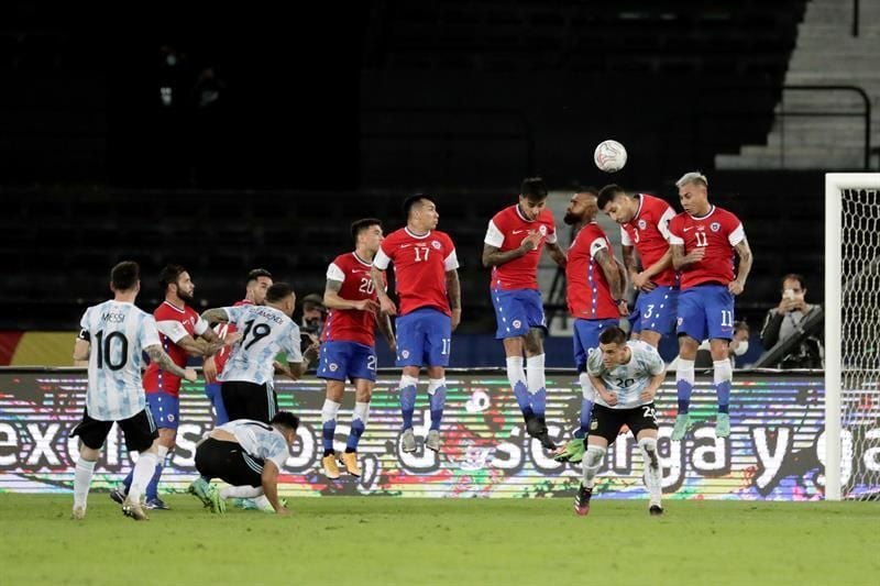 1-1. Bravo sostiene a Chile en el empate ante Argentina