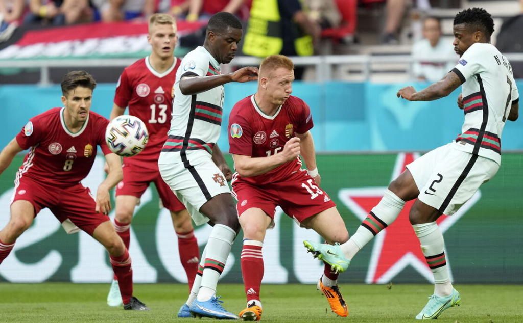 William Carvalho, titular con Portugal y el Betis, expectante