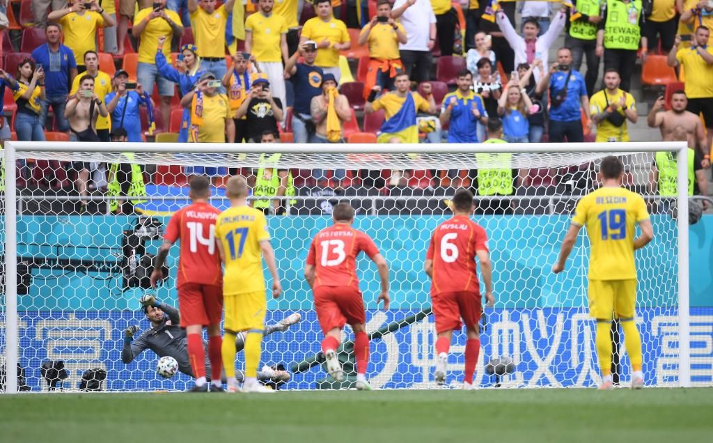2-1: Ucrania fantaseó con la goleada y acabó dando gracias por ganar