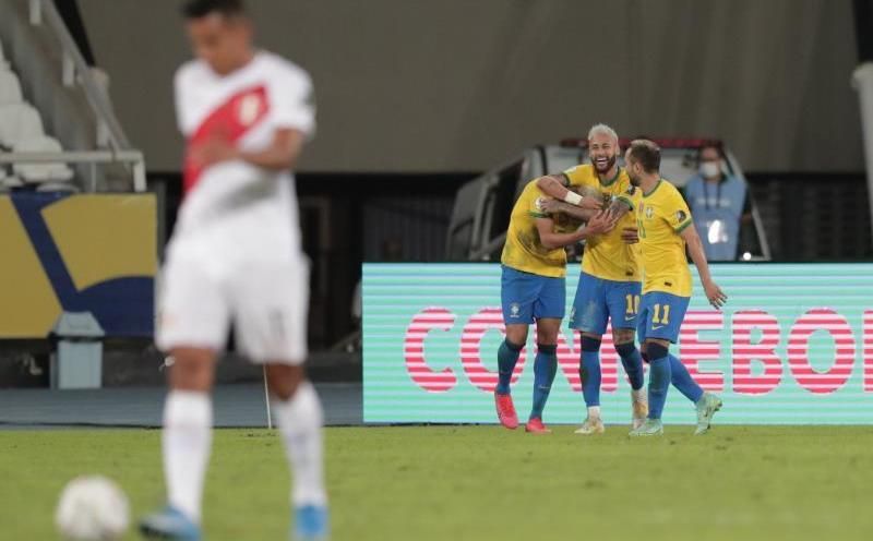Brasil avasalla a Perú, Fariñez salva a Venezuela y Neymar a 9 goles de Pelé