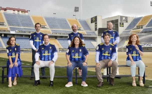 El Cádiz crea un innovador Consejo Social con el que pretende convertirse en un club "para la gente de la calle"