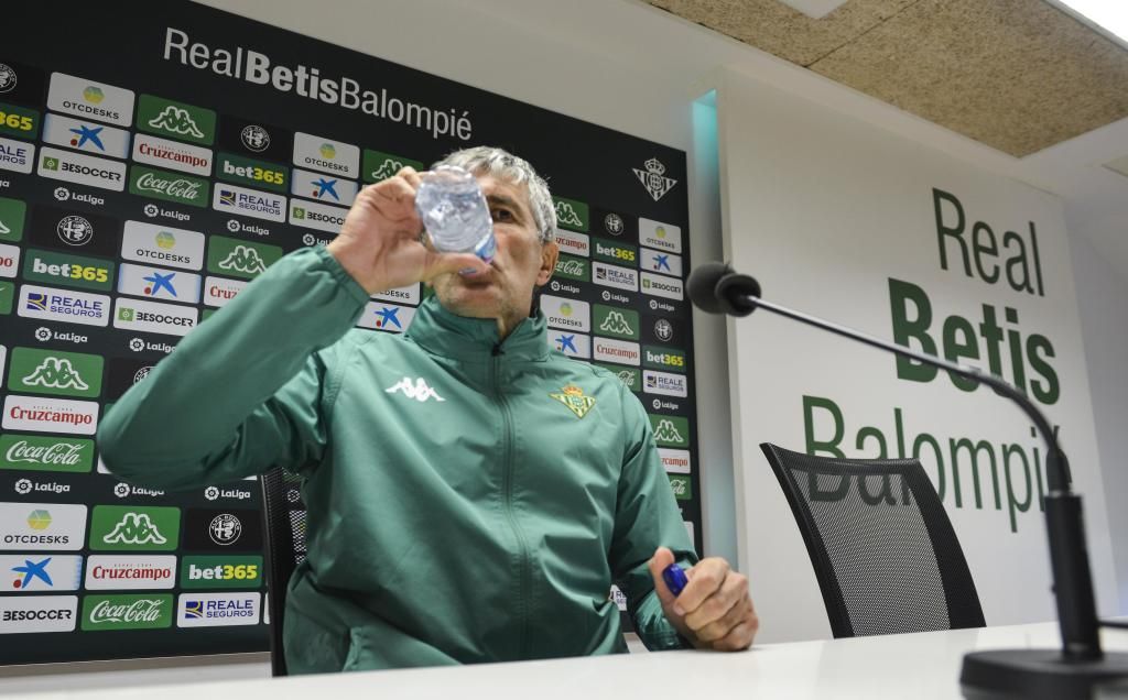 Setién, Don Erre que erre: "Ir a una rueda de prensa en Sevilla es muy duro"