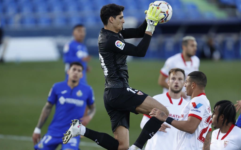 Bono, su "crecimiento" y el "valor" del jugador marroquí en Europa