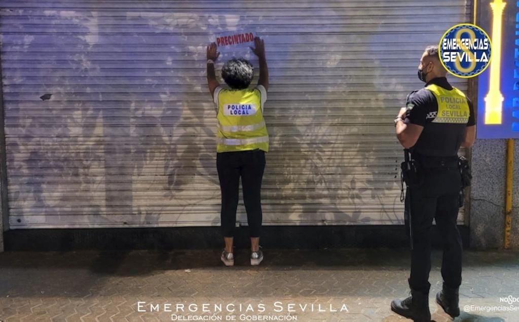 Desalojan a 200 personas del interior de un local y a 110 de una discoteca en Sevilla