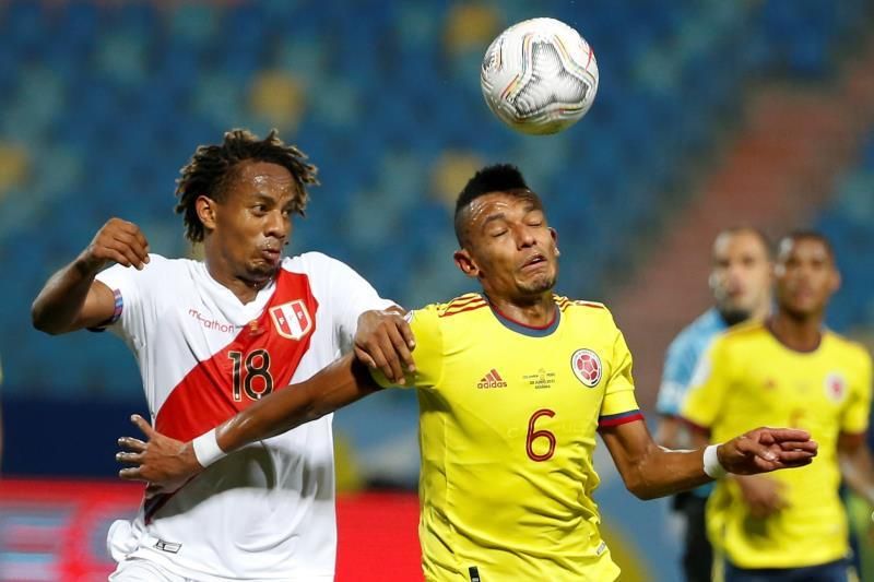 1-2. Un gol en propia puerta de Yerry Mina le da vida a Perú