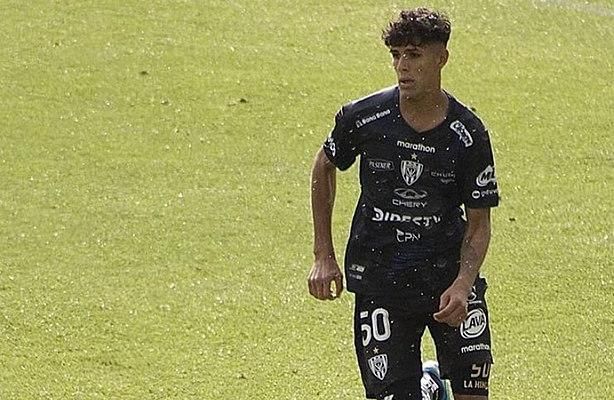 Hincapié, otra opción para relevar a Sidnei y mirar al futuro en el Betis