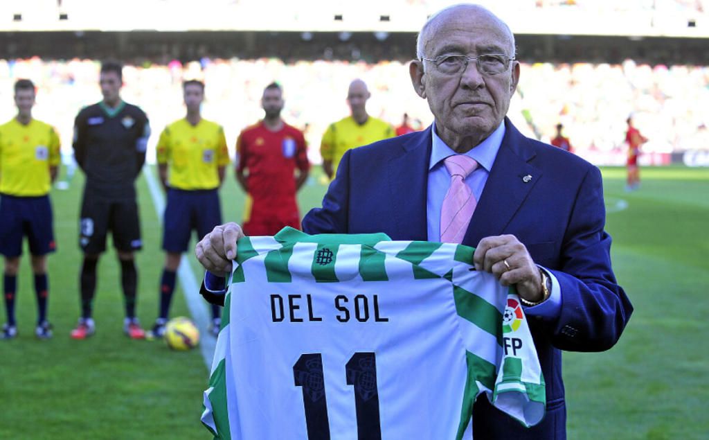 La emotiva despedida de Juanma Moreno, presidente de la Junta de Andalucía, a Luis del Sol