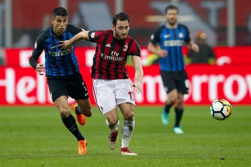 Calhanoglu deja al Milan y ficha por el rival Inter