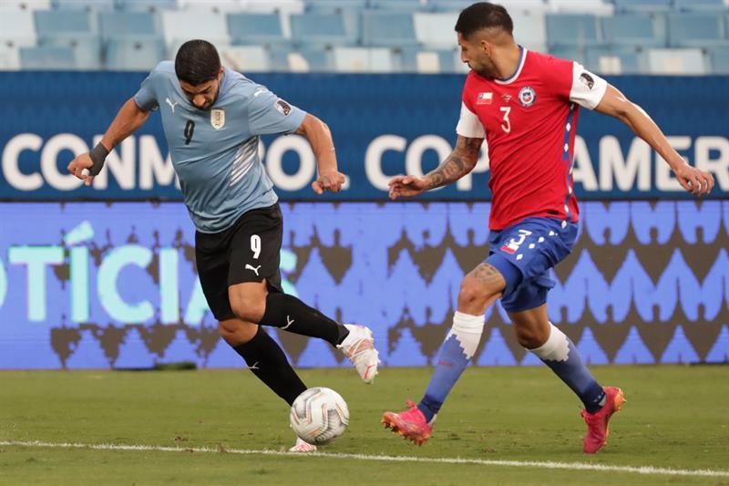 Los chilenos Erick Pulgar y Guillermo Maripán sufren lesiones tras el partido con Uruguay