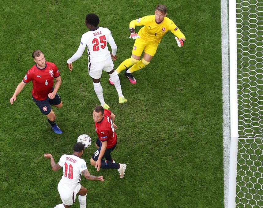 0-1: Inglaterra lidera con lo justo