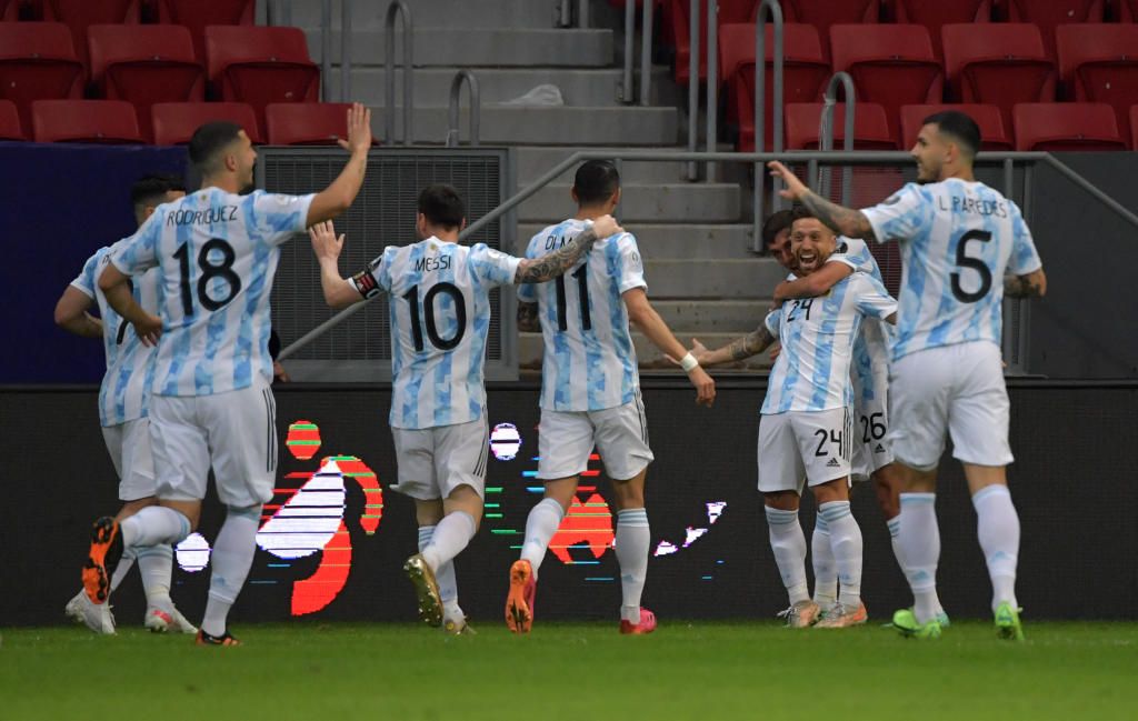 1-0. Argentina vence ante Paraguay, con golazo del Papu y otro buen partido de Guido, y se mantiene líder