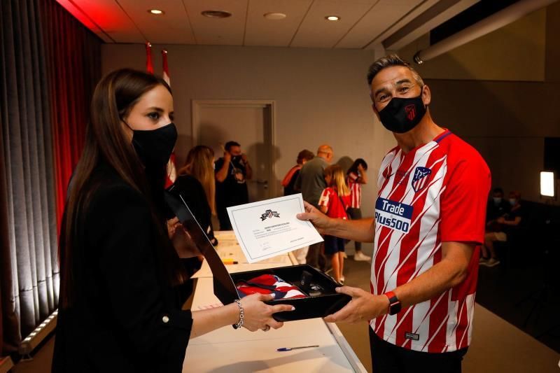 El Atlético impone a Antic, a título póstumo, la insignia de plata del club