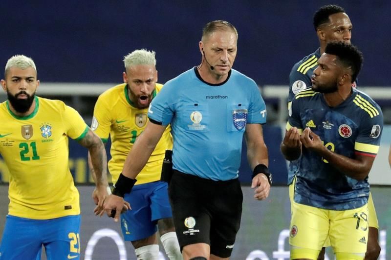 Colombia pide a la Conmebol suspender a Pitana por arbitraje del juego con Brasil