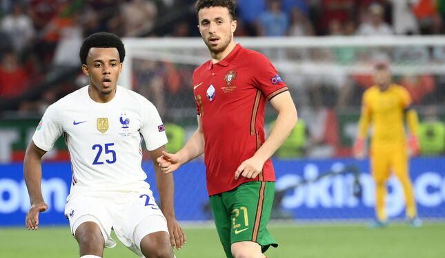 El debut en la Eurocopa de Koundé, su enfado con Mateu Lahoz y un precio justo en un mercado parado