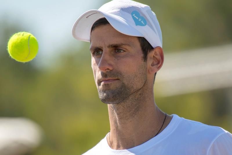 Djokovic ya entrena en Wimbledon y Federer se prueba con Murray