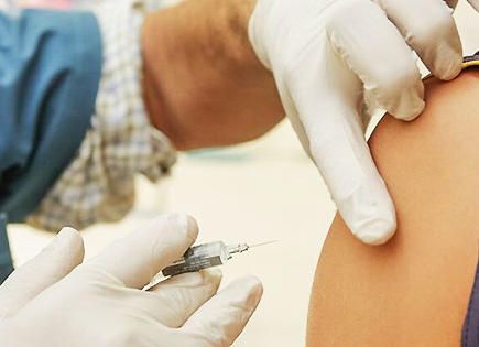 Sanidad notifica 4.924 nuevos casos y 13 muertes, pero un tercio de la población está vacunado