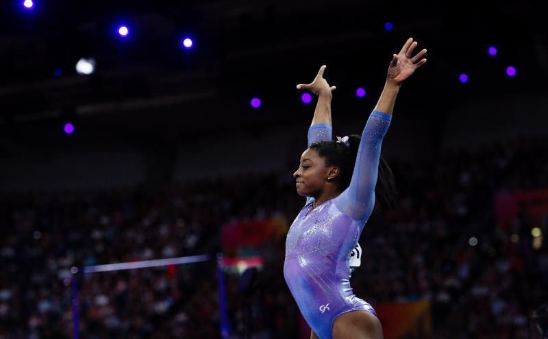 Biles domina primera jornada selectivo femenino y tiene un pie en Tokio 2020
