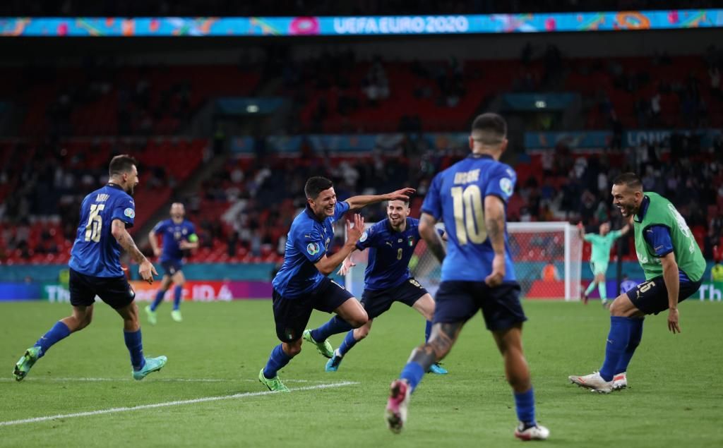 2-1: Chiesa envalentona a Italia, que sufrió hasta la prórroga