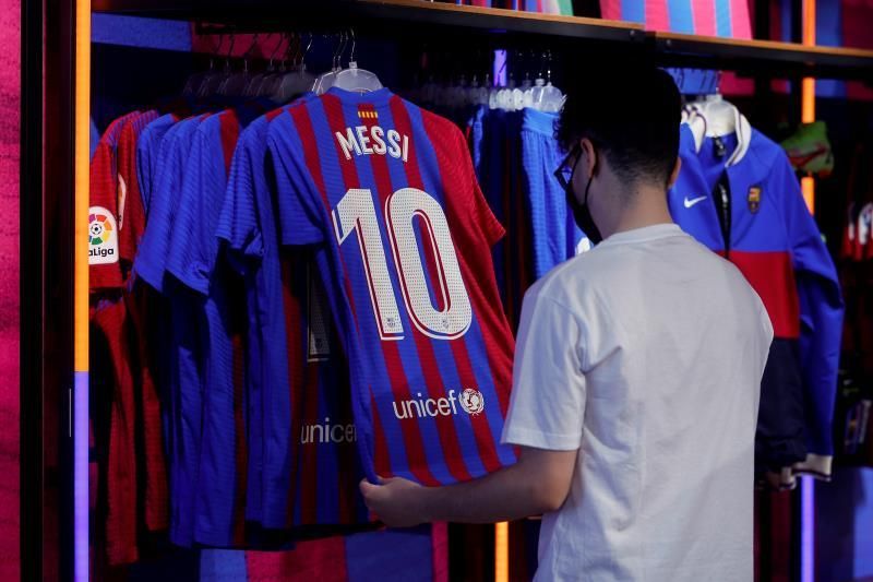 Messi sigue siendo el protagonista en el Camp Nou el primer día sin contrato