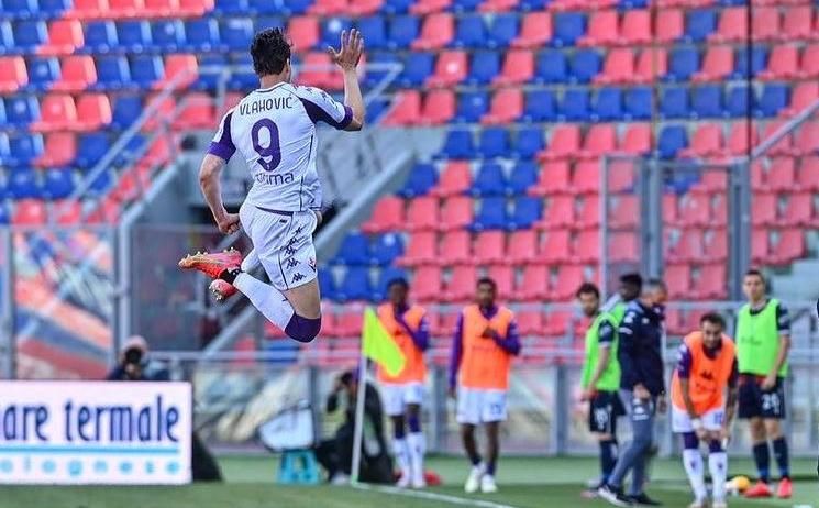 Monchi tendrá que guardar en su agenda al vinculado Vlahovic