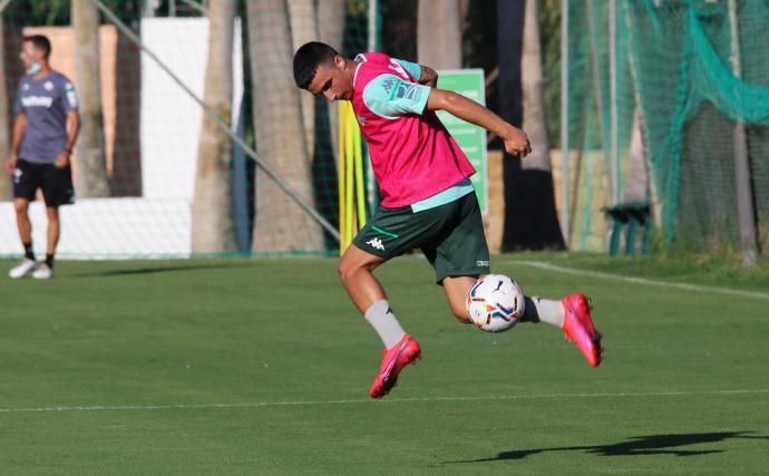 Rober: "Vengo a darlo todo y con la ilusión de formar parte de la primera plantilla"