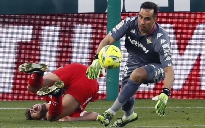 La labor pedagógica de Claudio Bravo con los jóvenes béticos