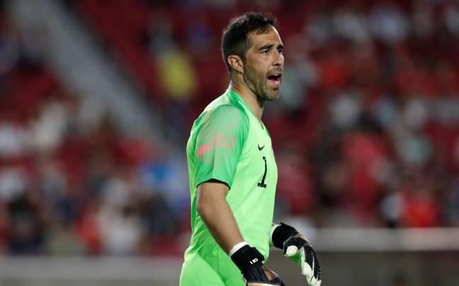 Claudio Bravo 'amenazó' con retirarse e indica cuando dirá adiós